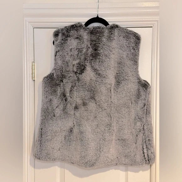 NWT‎ Surell Rex Rabbit Faux Fur Vest in Black Forest Gift Luxe Cozy Chic